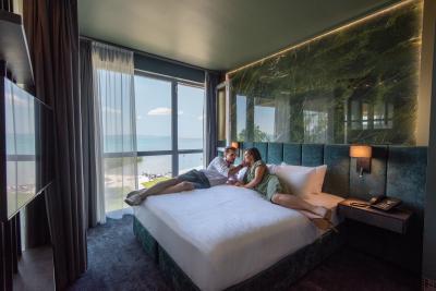 Szauna Siófokon az új 5* Azúr Prémium Hotelben wellnesst kedvelőknek - ✔️ Azúr Prémium Hotel***** Siófok - elegáns panorámás wellness hotel Siófokon félpanzióval