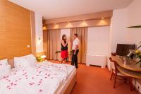 Hotel Corvus Aqua elegáns és romantikus hotelszobája Gyopárosfürdőn