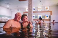 Hotel Elixír gyógyvizes medencéje Mórahalmon akciós wellness hétvégére