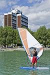 Szörfözés a Balatonon a füredi Marina szállodában