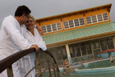 Akciós wellness hétvége Mosonmagyaróváron gyógyvizes medencékkel - Thermal Hotel***+ Mosonmagyaróvár - Akciós félpanziós csomagok fürdőbelépővel