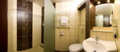3* Thermal Hotel Mosonmagyaróvár szép modern fürdőszobája - Thermal Hotel***+ Mosonmagyaróvár - Akciós félpanziós csomagok fürdőbelépővel