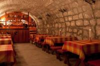 Vár Hotel Wellness és Kastélyszálló Visegrádon szép étteremmel és borozóval 