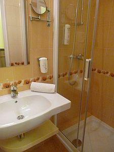 Kecskeméti wellness szálloda fürdőszobája - Hotel Aranyhomok**** Kecskemét - Akciós wellness hotel Kecskemét belvárosában